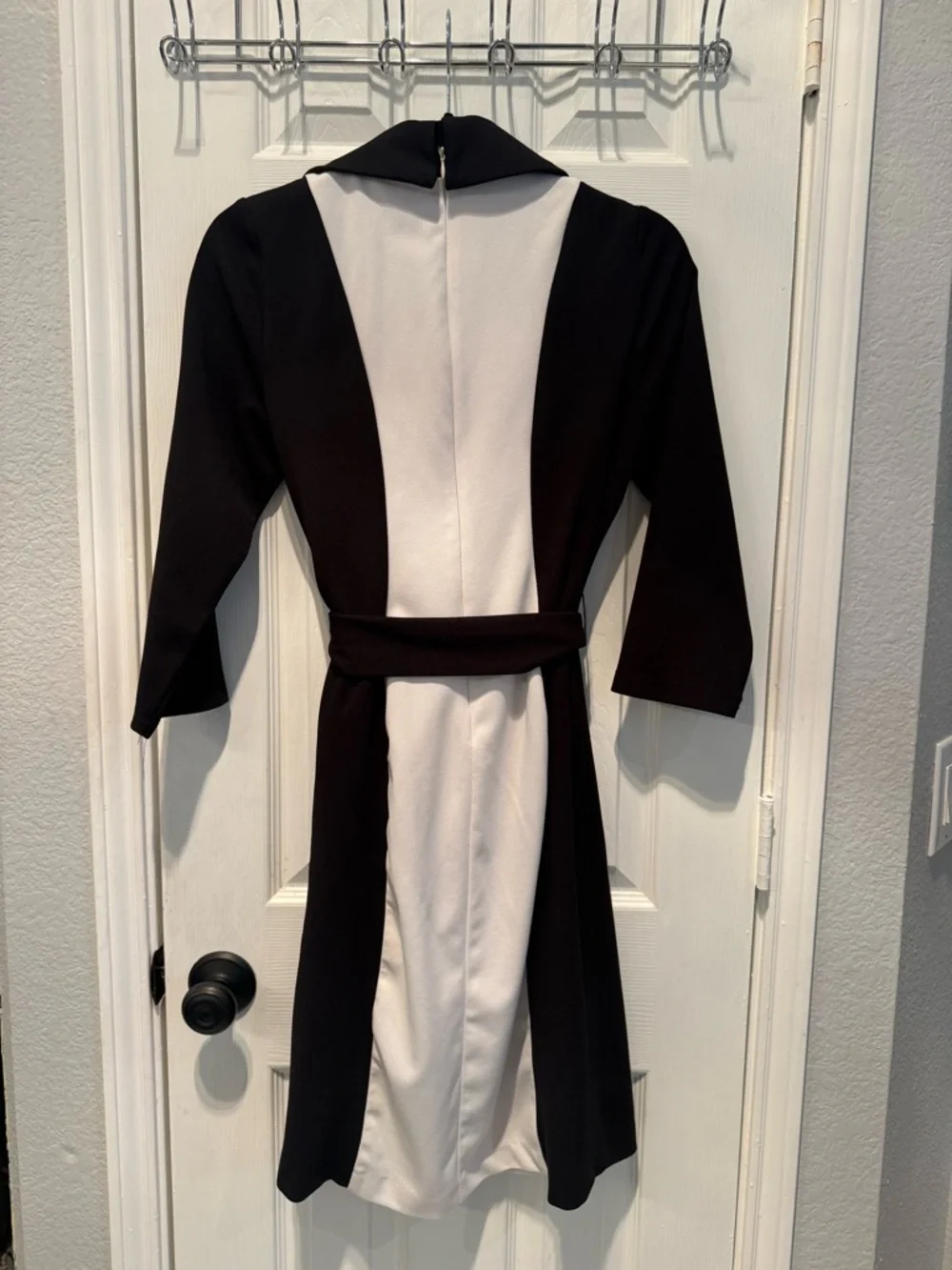 🖤🤍Shelby & Palmer Black White Wrap Style Dress Size 8 Tie Waist Long Sleeve Chic - Picture 4 of 4